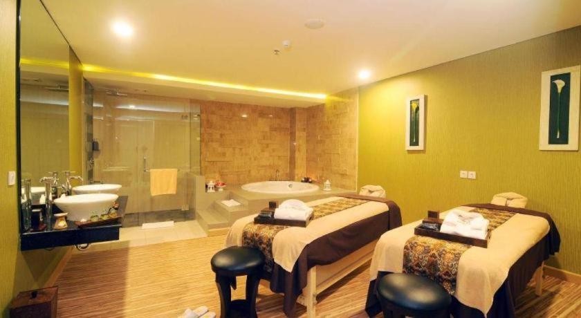 Golden Tulip Galaxy Hotel Banjarmasin Банджармасин Экстерьер фото
