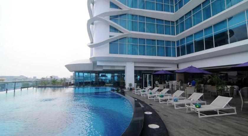 Golden Tulip Galaxy Hotel Banjarmasin Банджармасин Экстерьер фото