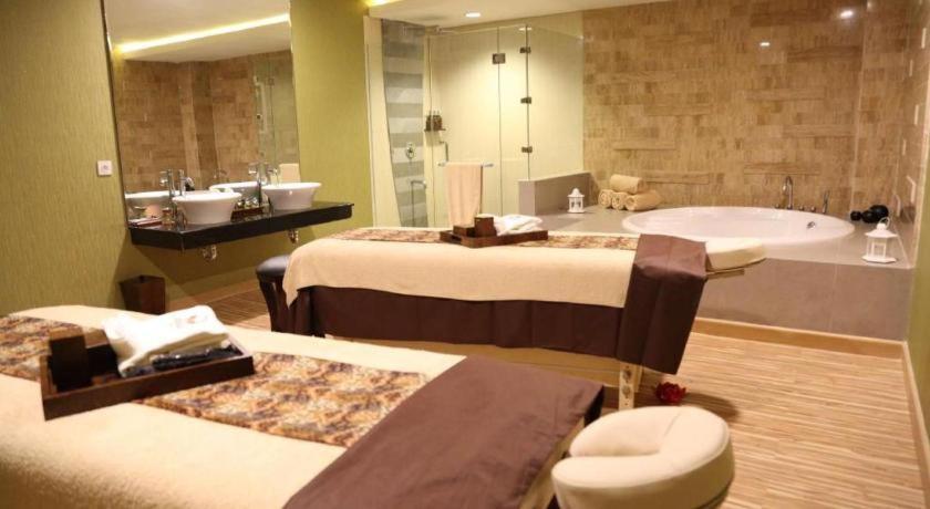 Golden Tulip Galaxy Hotel Banjarmasin Банджармасин Экстерьер фото
