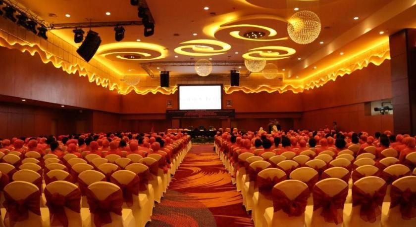 Golden Tulip Galaxy Hotel Banjarmasin Банджармасин Экстерьер фото