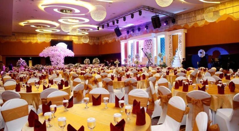 Golden Tulip Galaxy Hotel Banjarmasin Банджармасин Экстерьер фото
