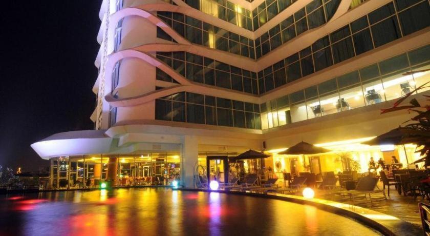Golden Tulip Galaxy Hotel Banjarmasin Банджармасин Экстерьер фото